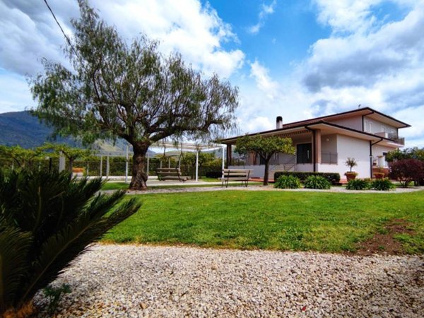 casa indipendente in vendita a Fondi
