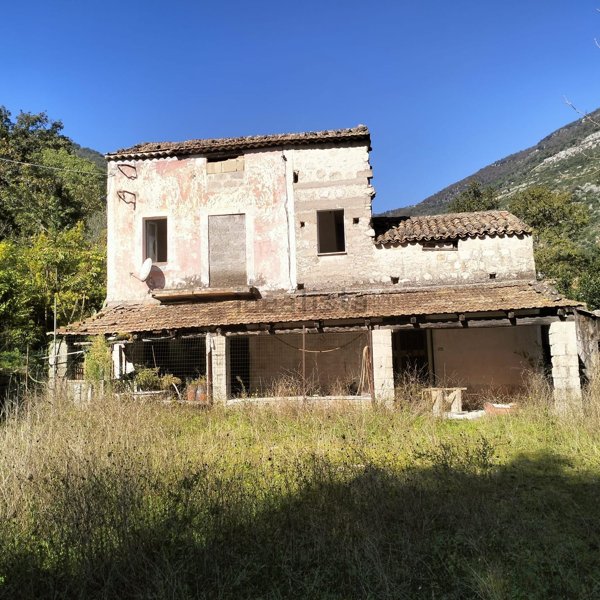 casa indipendente in vendita a Fondi in zona Vardito