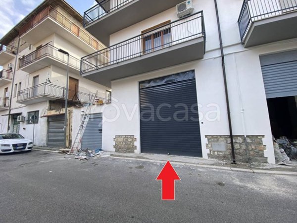 locale commerciale in vendita a Fondi