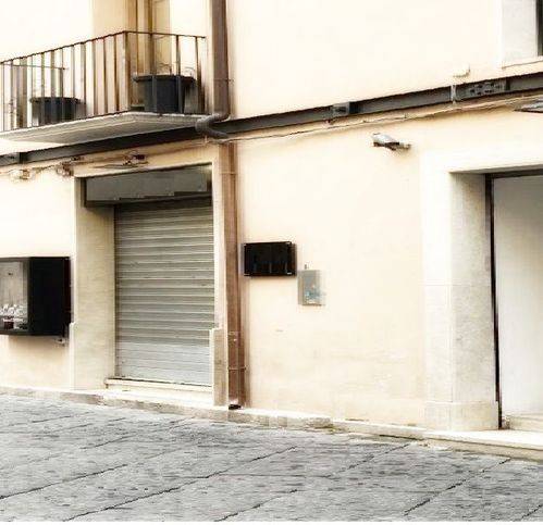negozio in vendita a Fondi