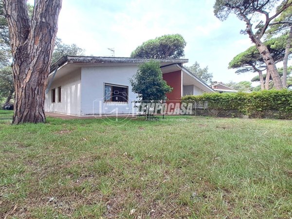 casa indipendente in vendita a Fondi in zona Salto di Fondi