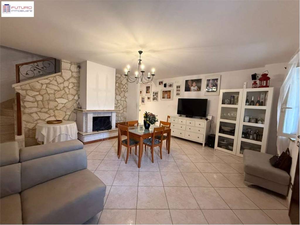 casa indipendente in vendita a Fondi