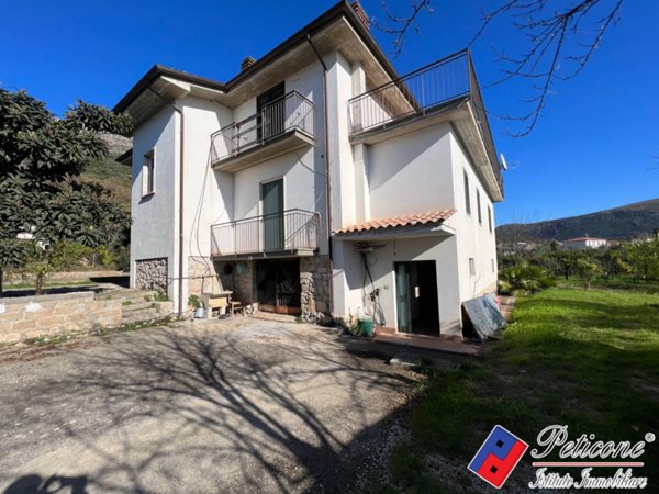 casa indipendente in vendita a Fondi in zona Sant'Oliva