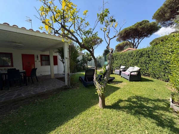 casa indipendente in vendita a Fondi in zona Salto di Fondi