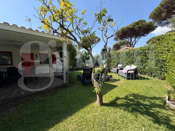 casa indipendente in vendita a Fondi in zona Salto di Fondi