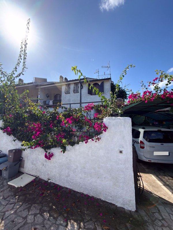 casa indipendente in vendita a Fondi in zona Rio Claro