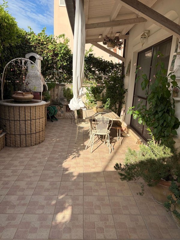 casa indipendente in vendita a Fondi