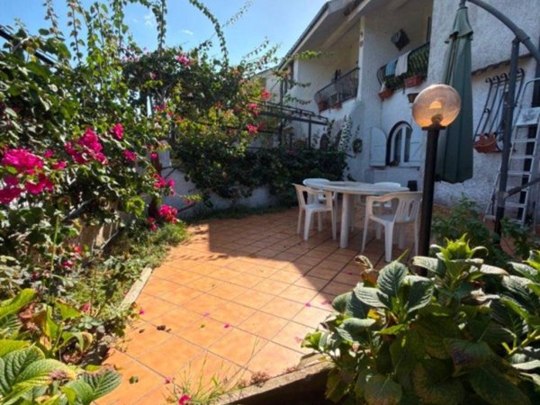 casa indipendente in vendita a Fondi in zona Rio Claro