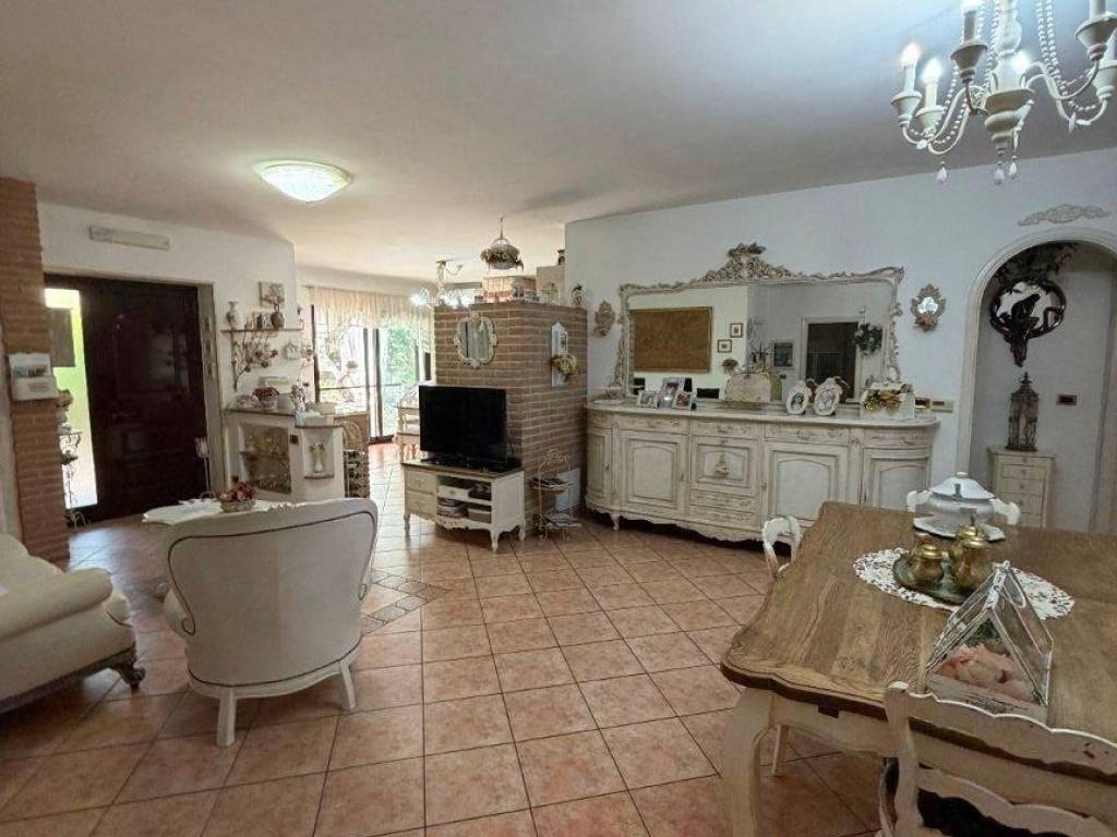 casa indipendente in vendita a Fondi