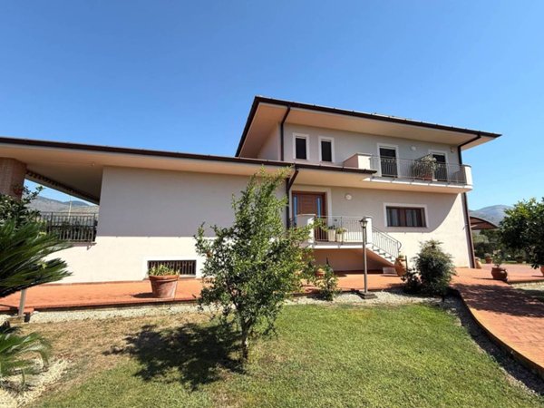 casa indipendente in vendita a Fondi
