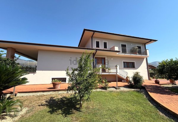 casa indipendente in vendita a Fondi