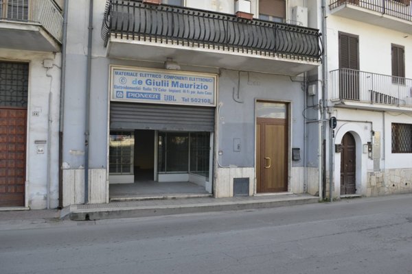locale commerciale in vendita a Fondi