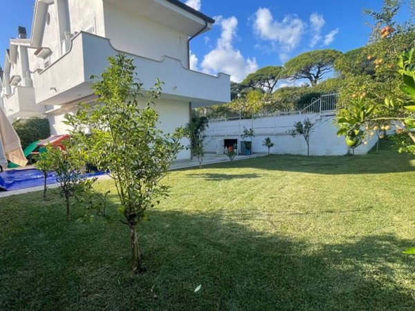 casa indipendente in vendita a Fondi in zona Rio Claro