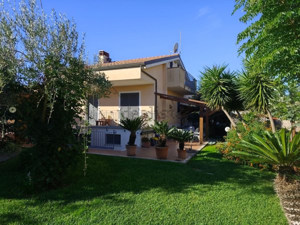 casa indipendente in vendita a Fondi in zona Salto di Fondi