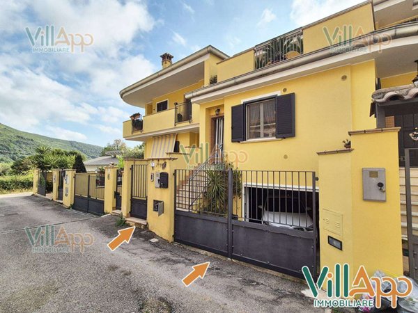 casa indipendente in vendita a Fondi in zona Querce
