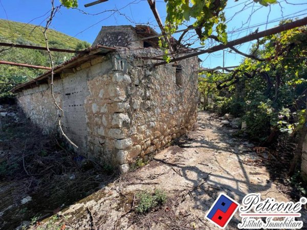 terreno in vendita a Fondi in zona Gegni