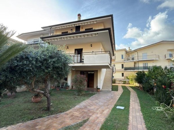 casa indipendente in vendita a Fondi