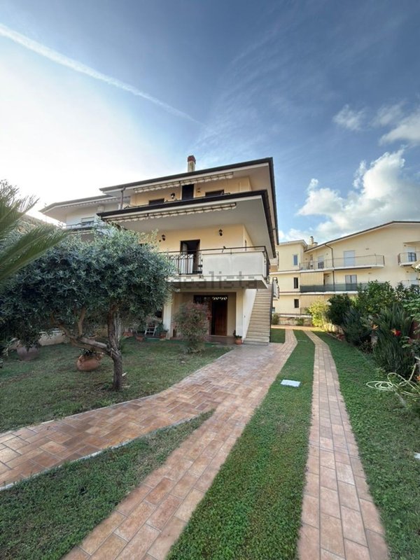 casa indipendente in vendita a Fondi