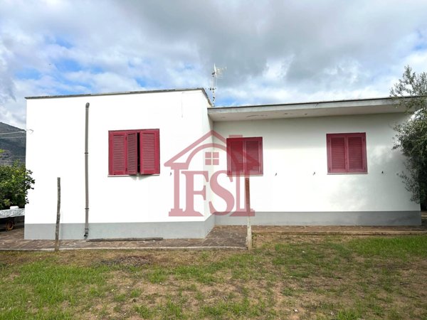 casa indipendente in vendita a Fondi in zona Salto di Fondi