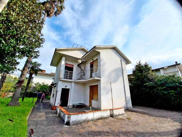 casa indipendente in vendita a Formia in zona Acquatraversa