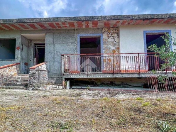 casa indipendente in vendita a Formia in zona Trivio