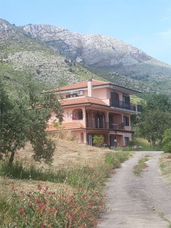 casa indipendente in vendita a Formia