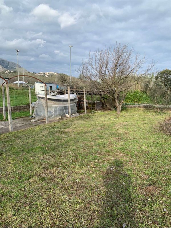 capannone in vendita a Formia