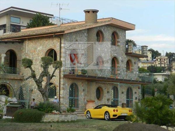 casa indipendente in vendita a Formia