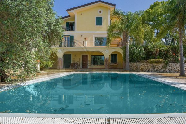 casa indipendente in vendita a Formia in zona Marànola