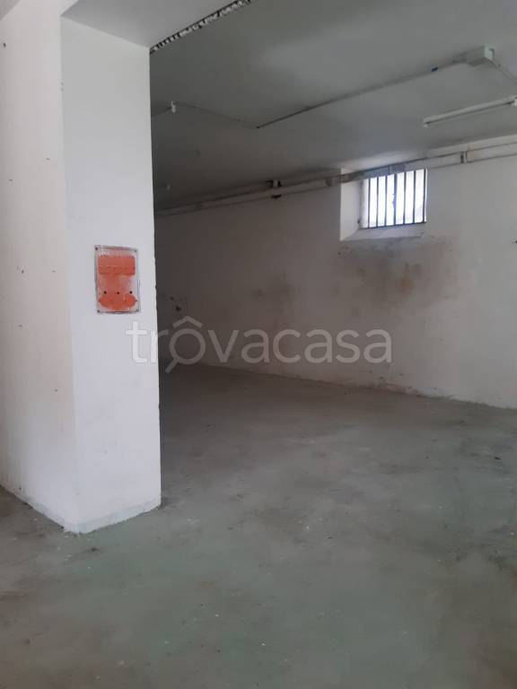 locale commerciale in vendita a Formia