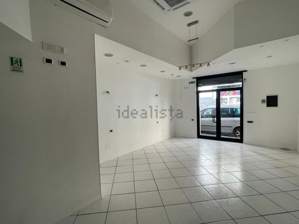 locale commerciale in vendita a Formia