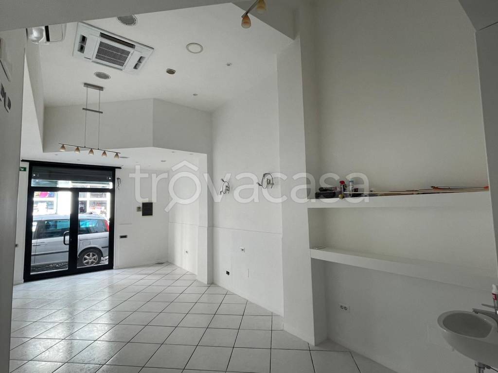 locale commerciale in vendita a Formia