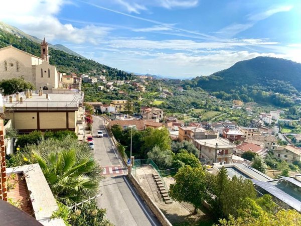 pentavano in vendita a Formia in zona Marànola