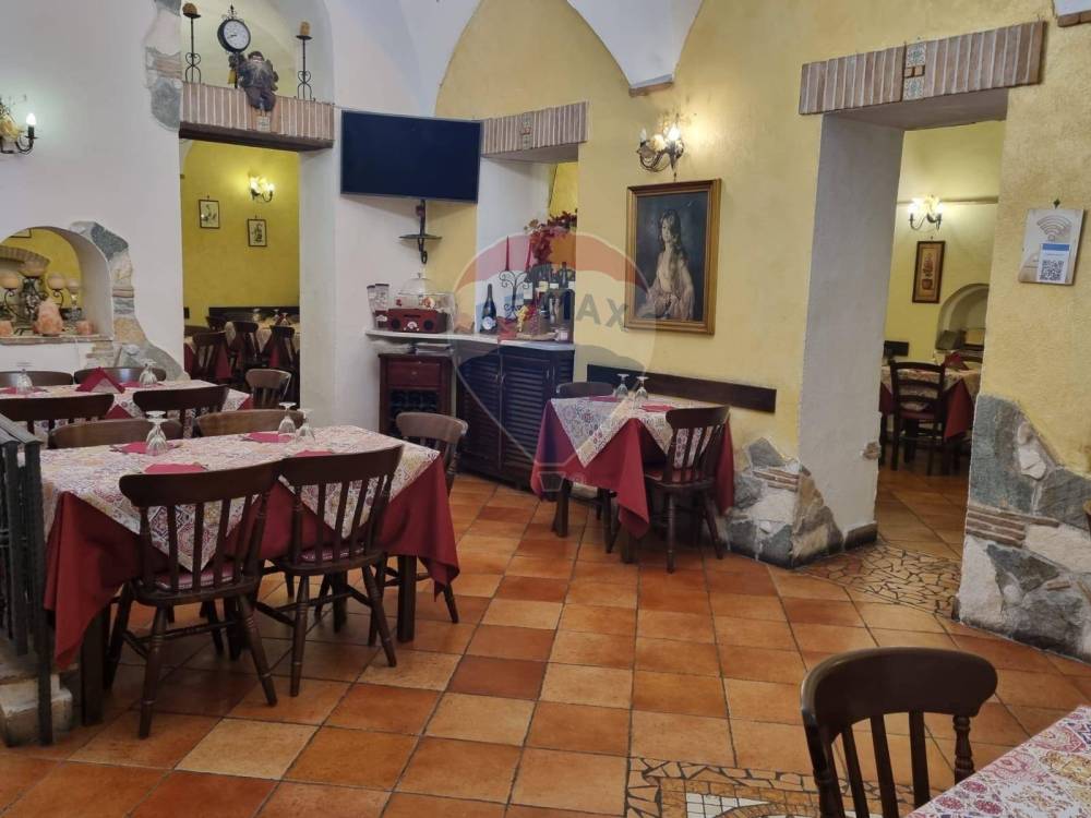 locale commerciale in vendita a Formia