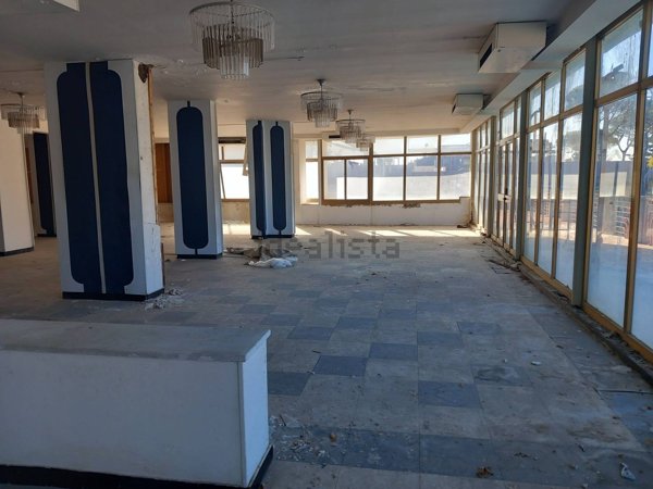 locale commerciale in vendita a Formia