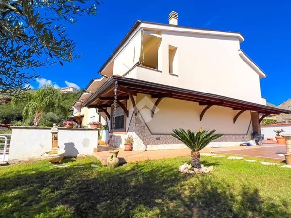 casa indipendente in vendita a Formia