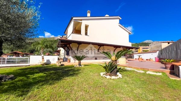 casa indipendente in vendita a Formia