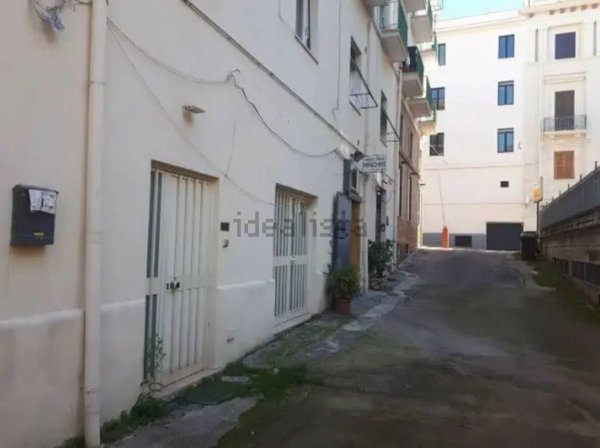 locale di sgombero in vendita a Formia