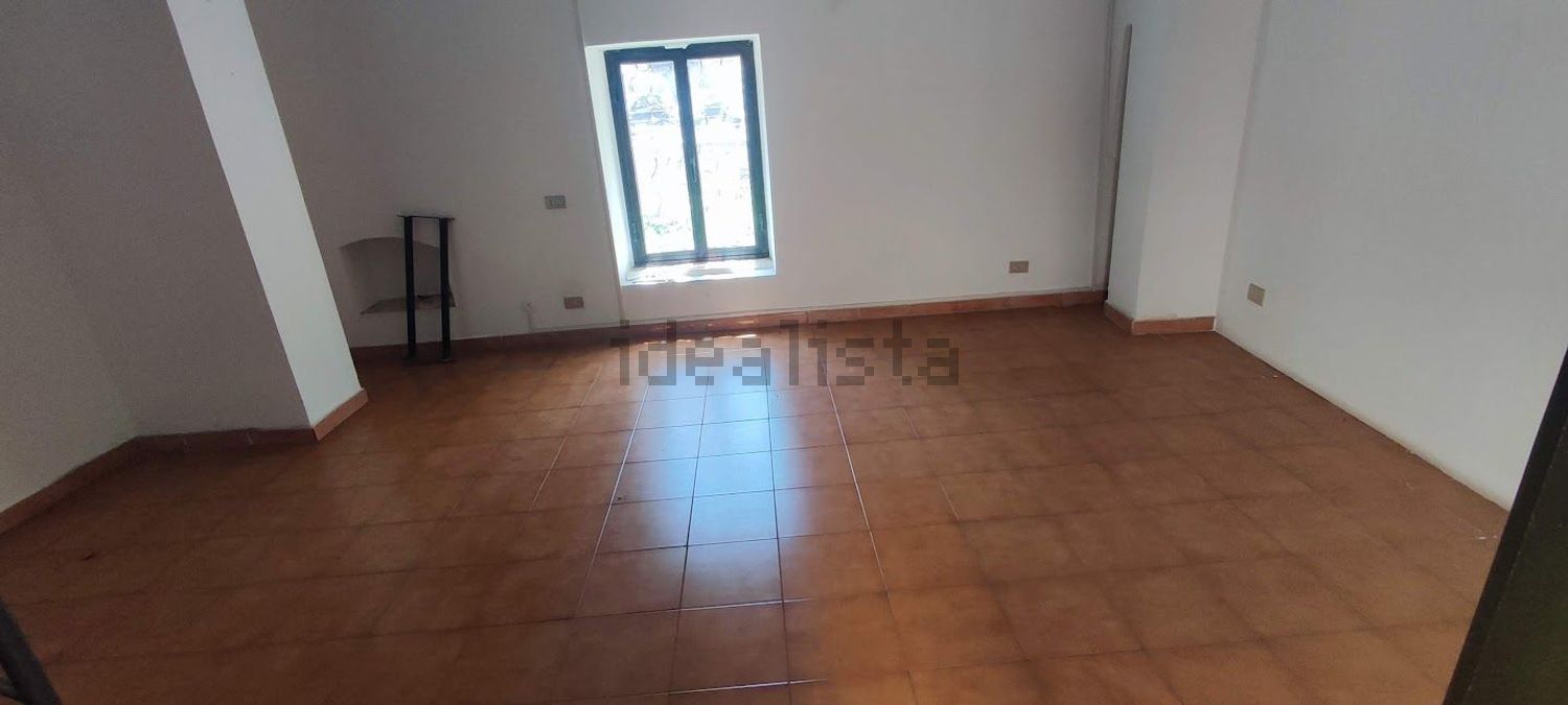 locale commerciale in vendita a Formia