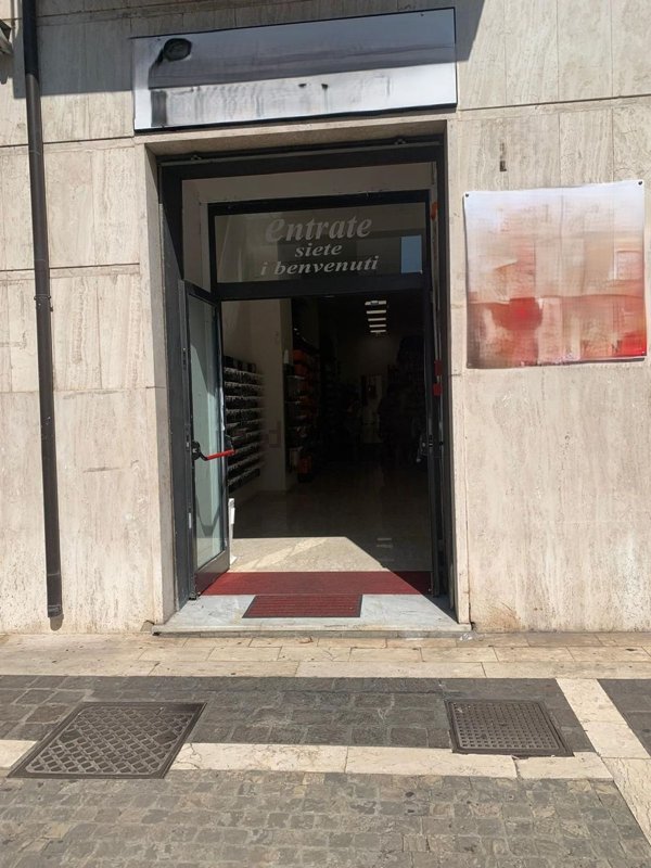 locale commerciale in vendita a Formia