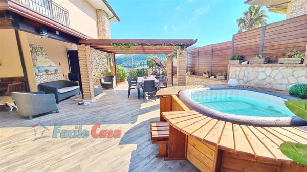 casa indipendente in vendita a Formia in zona Trivio