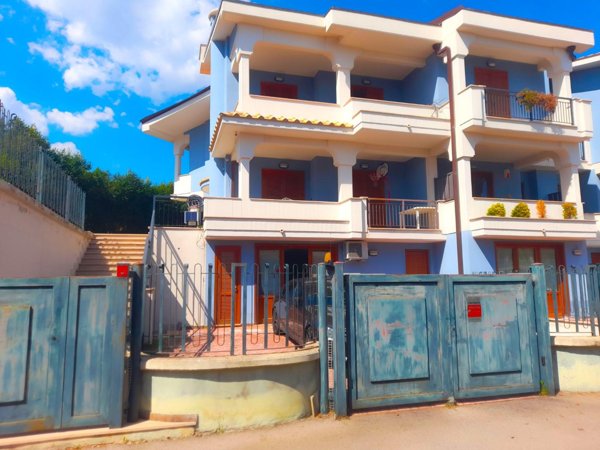 casa indipendente in vendita a Formia in zona Penitro