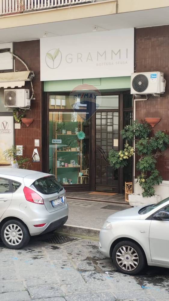 locale commerciale in vendita a Formia