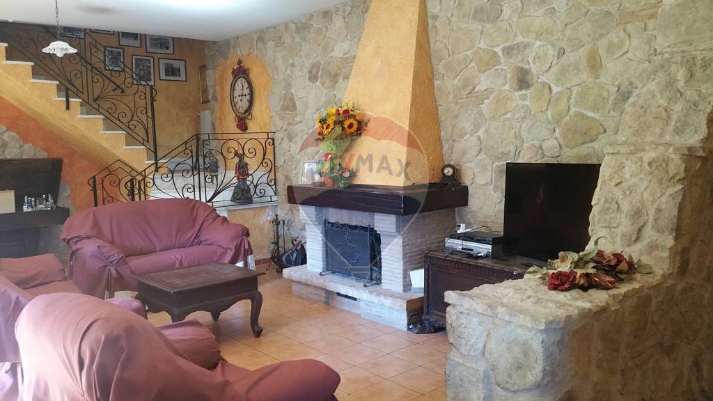 casa indipendente in vendita a Formia in zona Marànola