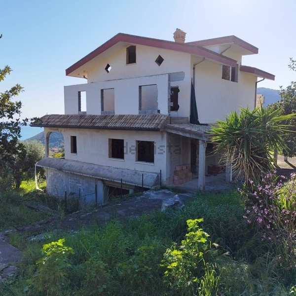 casa indipendente in vendita a Formia in zona Castellonorato
