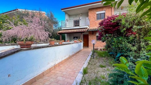 casa indipendente in vendita a Formia in zona Penitro