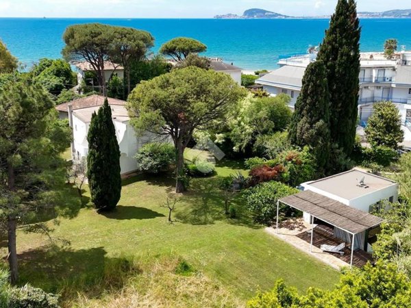 casa indipendente in vendita a Formia