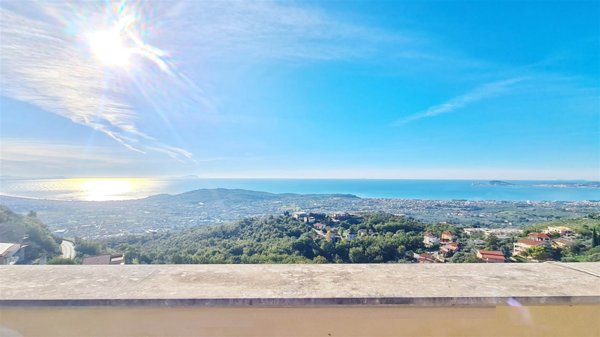 casa indipendente in vendita a Formia in zona Castellonorato