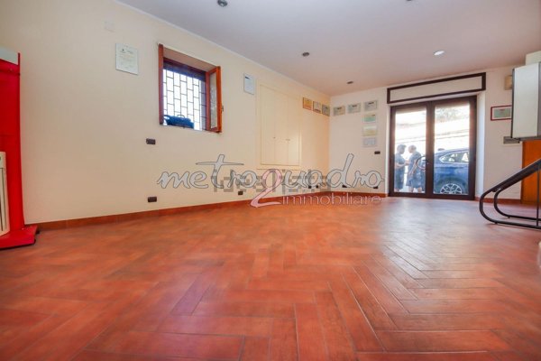 locale commerciale in vendita a Formia