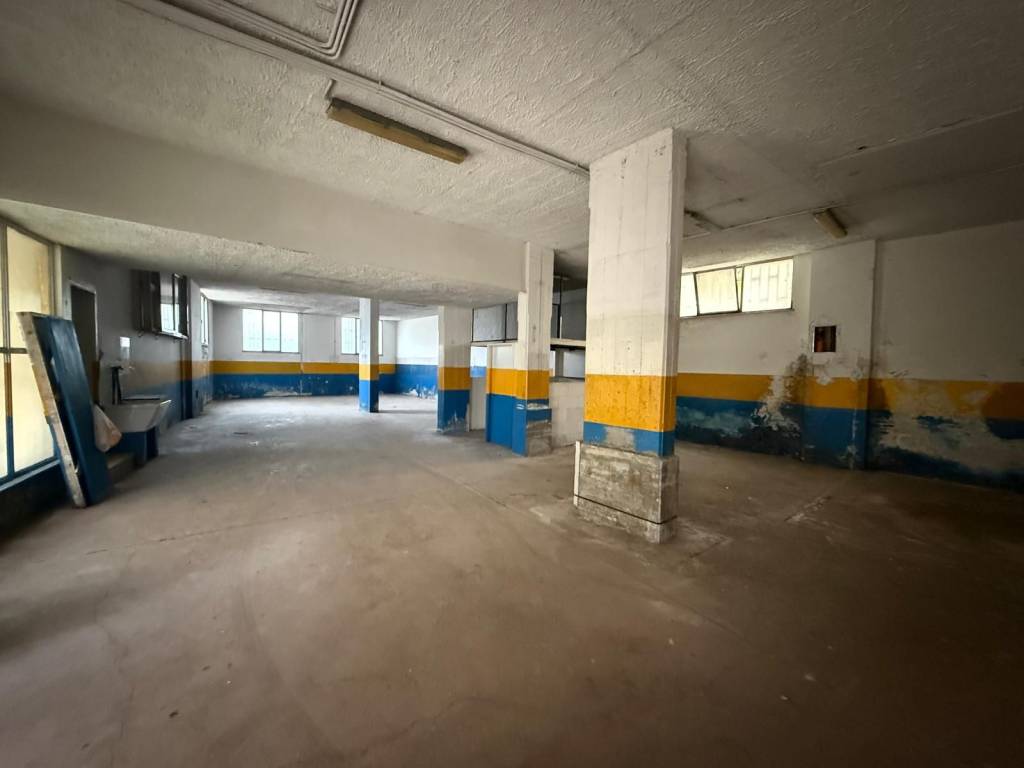 locale commerciale in vendita a Formia